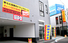 こちらも盛況の横須賀店。雨よけの駐車場完備。現地見学会を開くことでお客様の意見を取り入れる。
